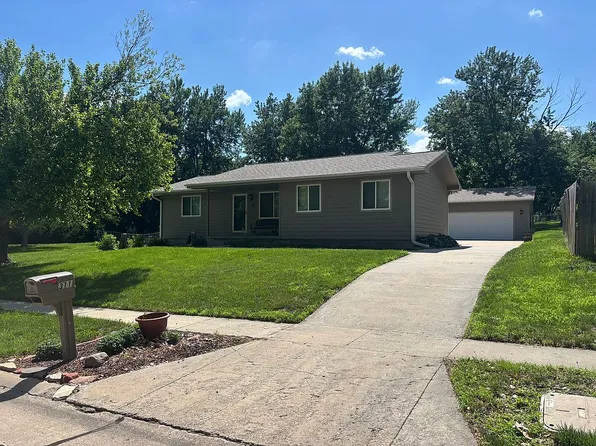 311 Stagecoach Ave, Hickman, NE 68372
