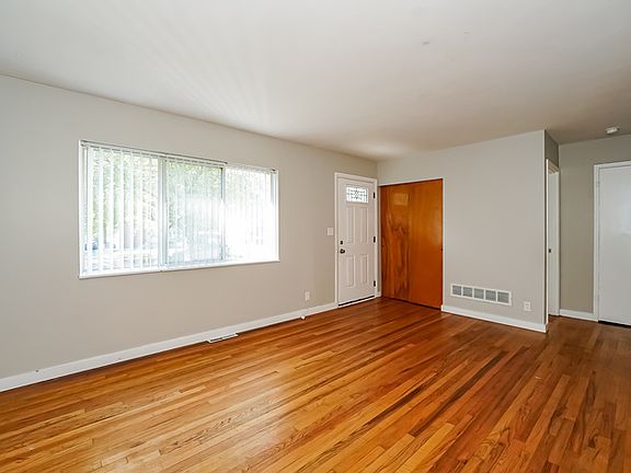 2nd image of 1083 Hancock Ave