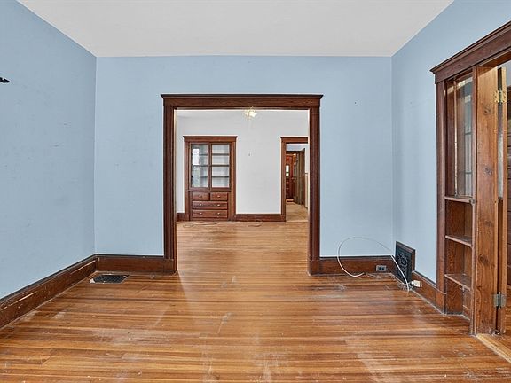 3rd image of 68 Raymond Ave