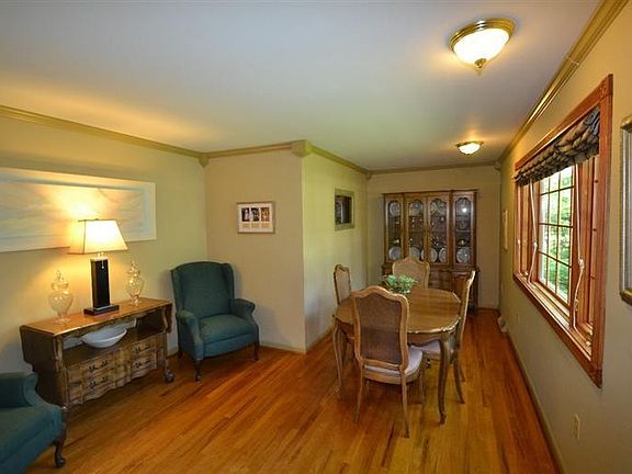 3rd image of 8165 Shadybrook Dr