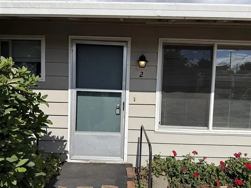 1139 SE Baseline St #2