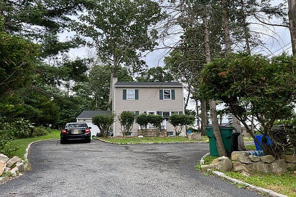 1st image of 15 Leo Ave
