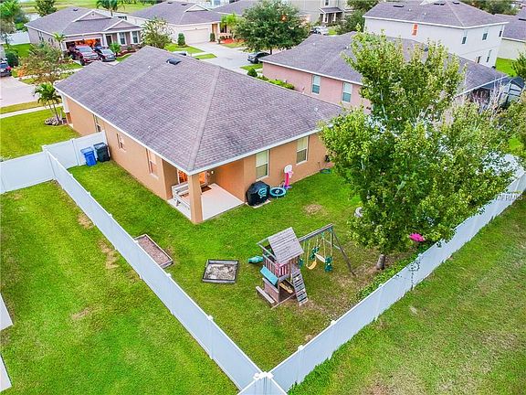4th image of 12215 Fairlawn Dr