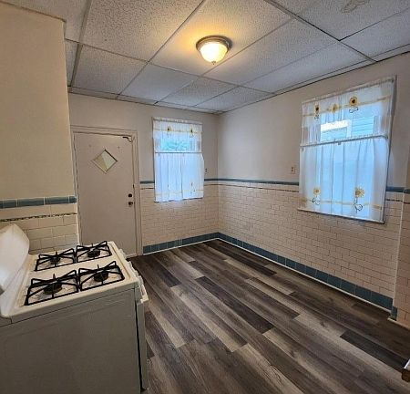 5th image of 43 Saint Paul Ave #1