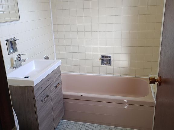 5th image of 220 N 4th St #3