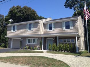 70 Treasure Rd, Narragansett, RI 02882