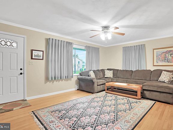 2nd image of 425 Herwen Dr