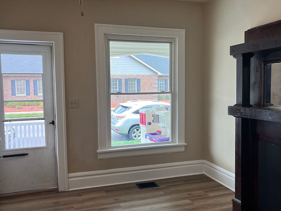 1st image of 130 E 6th Ave