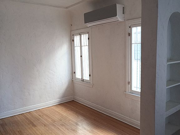 3rd image of 427 N Genesee Ave