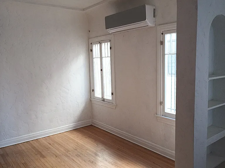 427 N Genesee Ave — Photo 3