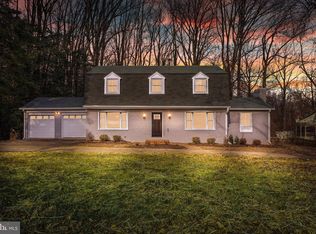 2016 Carrhill Rd, Vienna, VA 22181