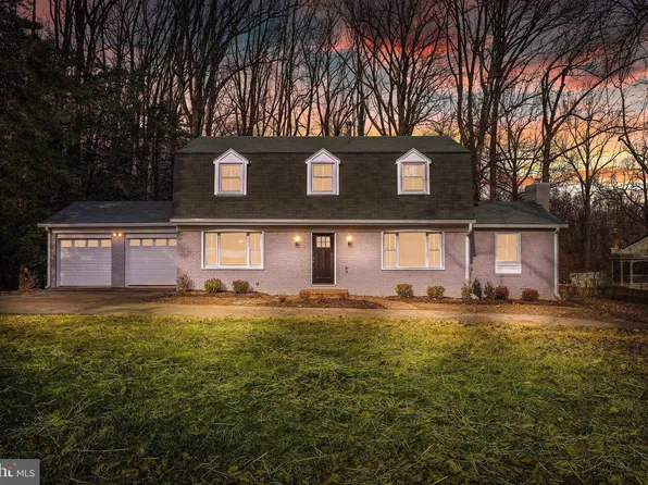 2016 Carrhill Rd, Vienna, VA 22181