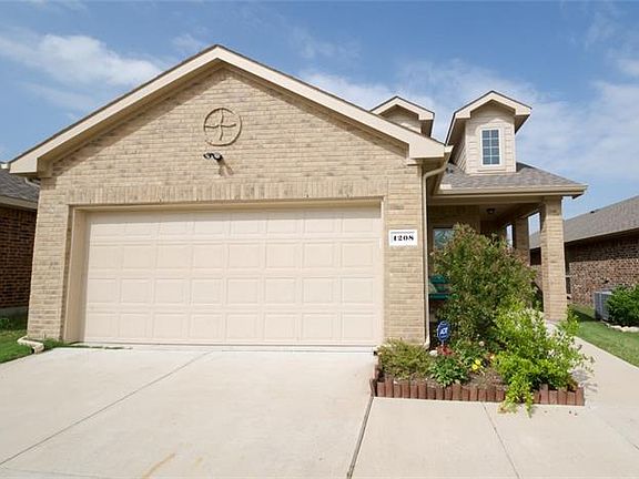 2nd image of 1208 Silver Maple Ln