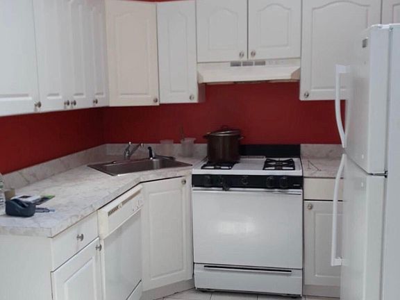 2nd image of 628 Logan Ave
