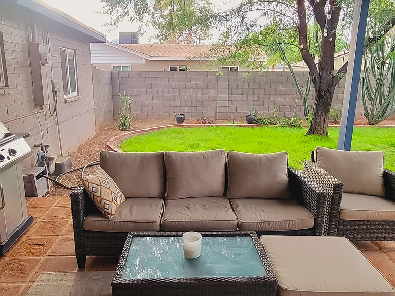 2446 E Minnezona Ave — Photo 20