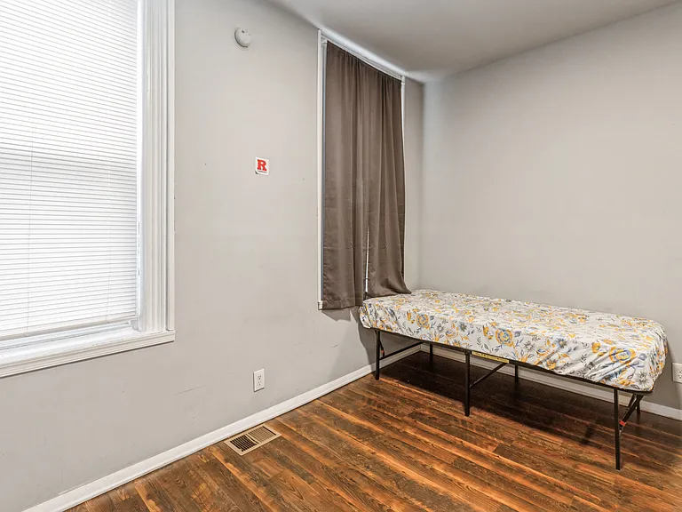 525-527 Penn St #1A — Photo 8