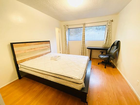 2nd image of 1917 Overland Ave #1