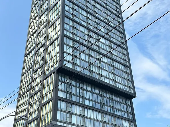 319 Jarvis St #2909, Toronto, ON M5B 2C2