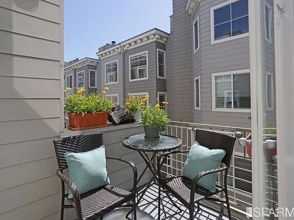 2nd image of 18 Jennifer Pl
