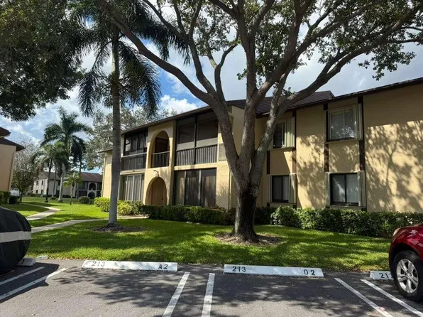 213 Pine Hov Circle #D2, Greenacres, FL 33463