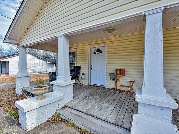 3rd image of 1621 18th Ave E