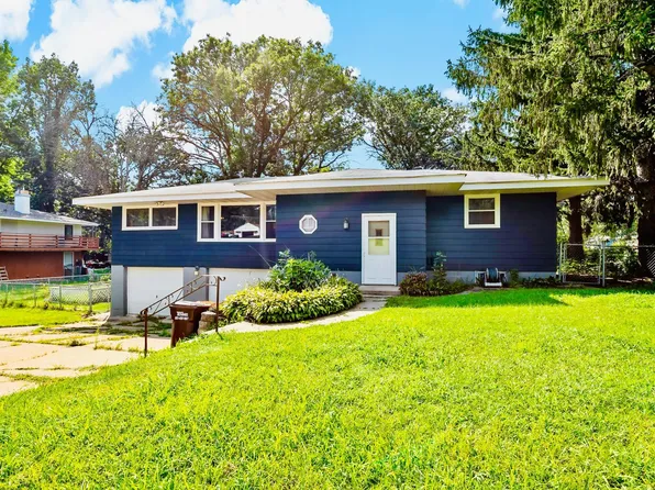 698 Grafton Ave N, Oakdale, MN 55128