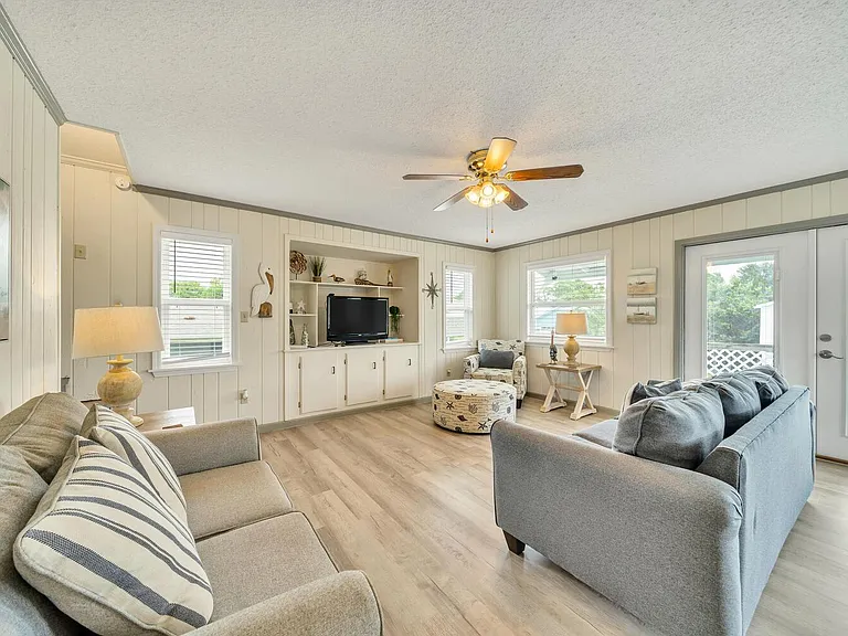 301 Chelsea Dr — Photo 6