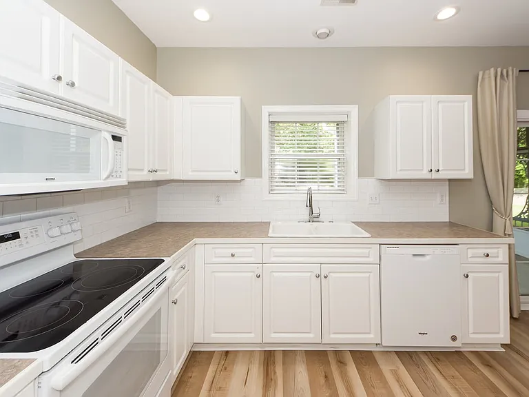 112 Tanglewood Cir — Photo 1