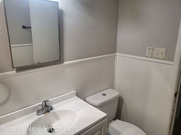 5th image of 2117 N Crockett St #A