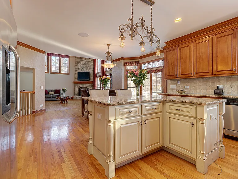 26025 Whispering Woods Cir — Photo 33