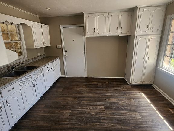 5th image of 1918 Fairway Dr