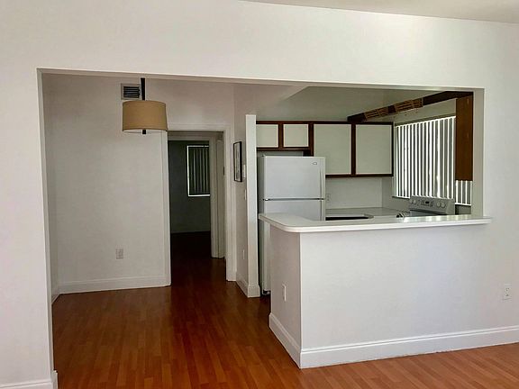 5th image of 701 Meridian Ave APT 9