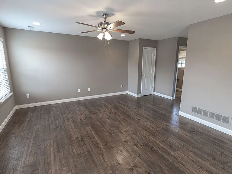 2807 Amberwood Ct — Photo 5