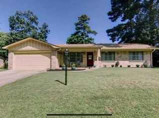 33 E Greenfield Dr, Wake Village, TX 75501