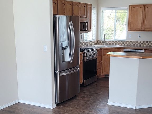 2nd image of 636 N Sparklewood Ct