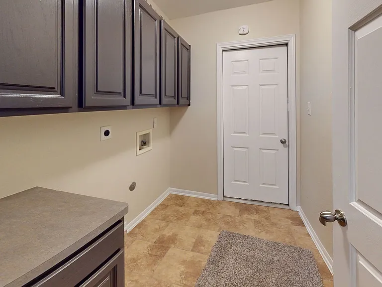 1021 Westend Dr — Photo 9
