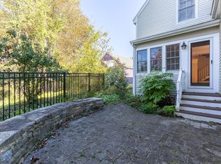 796 Middle St APT 3, Portsmouth, NH 03801
