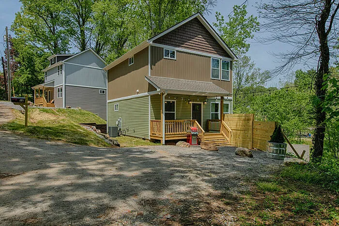 17 Woodland Ter — Photo 1