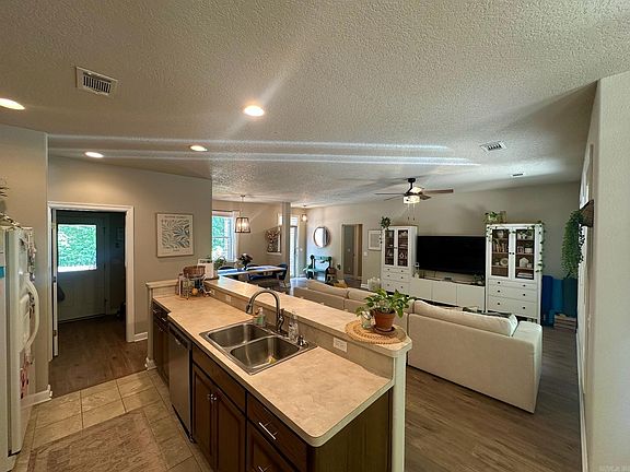 3rd image of 14 Andorra Ln