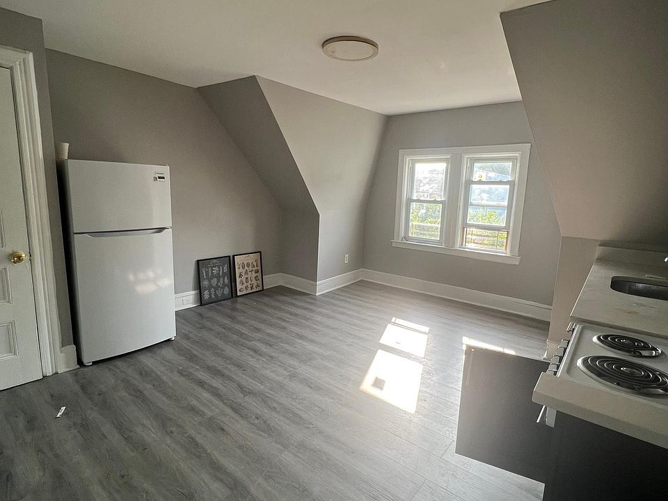 2nd image of 194 S 9th St #3