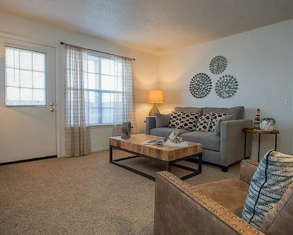 Waters Edge Apartments — Photo 2
