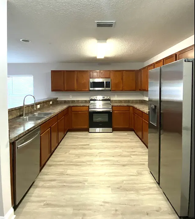 Pineview — Photo 2