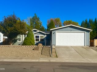 24 Bridgeport Dr, Eagle Pt, OR 97524