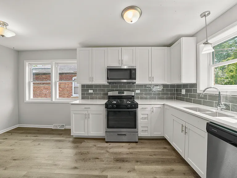 15520 Ellis Ave — Photo 8