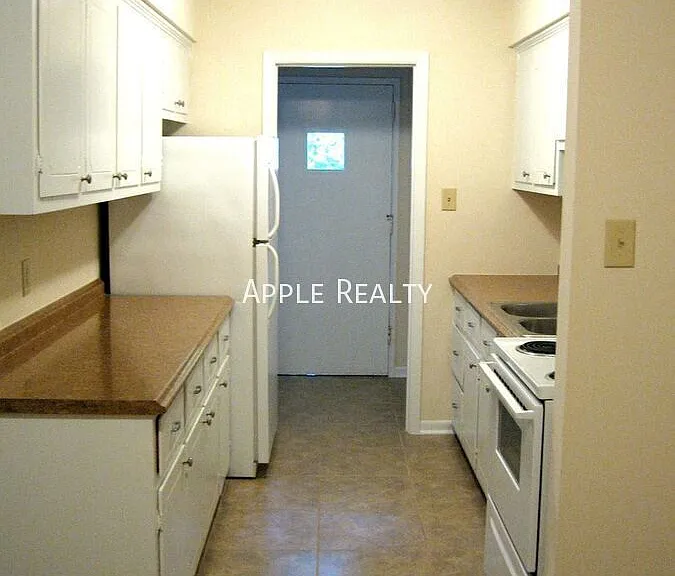 1406 W Markham Ave #B — Photo 7