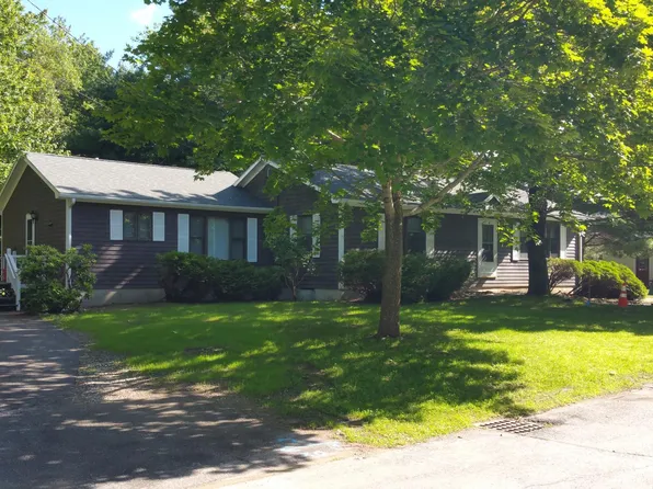 15 Shannon Dr, Bangor, ME
