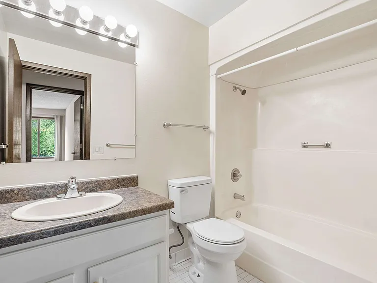 Como Park Apartments — Photo 28