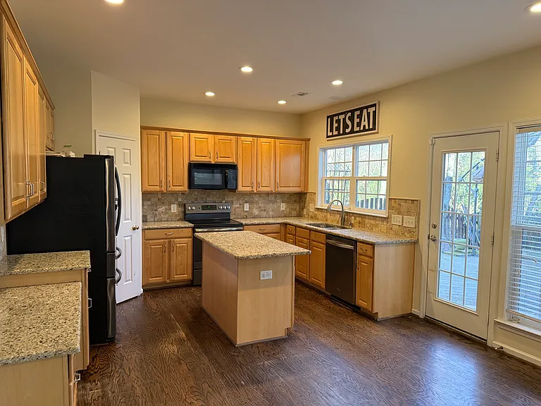 9530 Oswald Ln — Photo 24