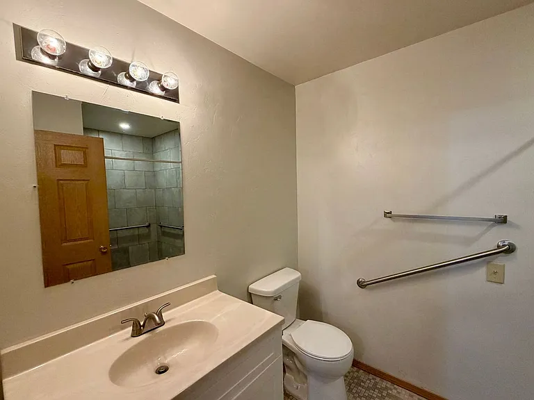 1813 N 11th Ave — Photo 11