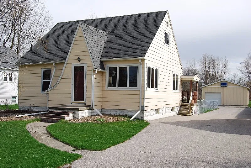 2458 Kosciuszko Ave photo 1